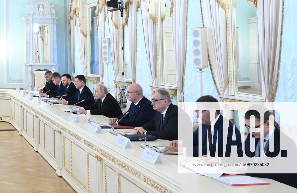 Russia Putin China 9269768 21.10.2026 Russian President Vladimir Putin attends a meeting with Chinese Premier Li Qiang at the Constantine Palace in Strelna, a suburb of St. Petersburg, Russia. Kristina Solovyova Sputnik St. Petersburg Russia