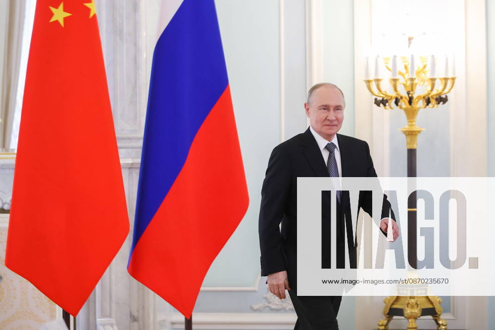 RUSSIA, ST PETERSBURG - OCTOBER 21, 2026: Russian President Vladimir Putin (C) is seen during a meeting with Chineese Premier Li Qiang St Petersburg Russia - ZUMAt113 20261021_zaa_t113_452