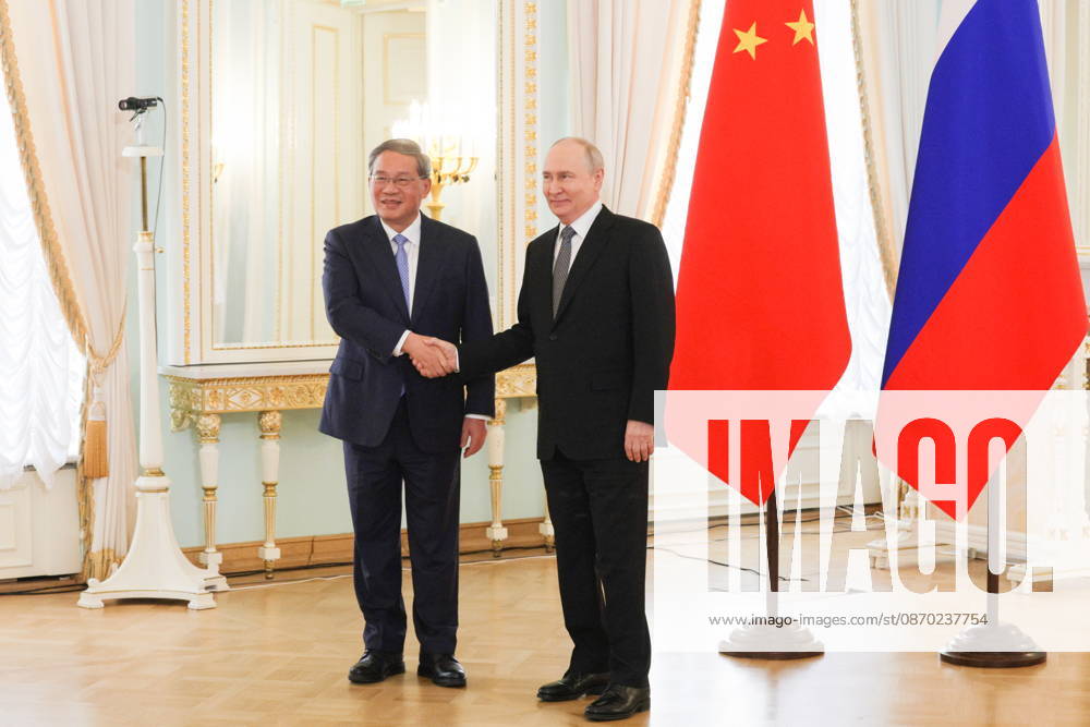 RUSSIA, ST PETERSBURG - OCTOBER 21, 2026: Russian President Vladimir Putin (R) and Chineese Premier Li Qiang shake hands during a meeting. Alexander Demianchuk TASS 99710782