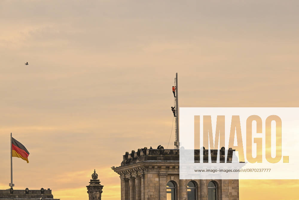 German national flag replaced atop Bundestag building in Berlin BERLIN, GERMANY - OCTOBER 21: Workers replace one of the German national flags atop the roof of the Bundestag (Federal Parliament) building in Berlin, Germany, on October 21, 2026. Staff hoisted the tricolor flag of black, red, and gold as part of routine maintenance on the historic Reichstag building. Halil Sagirkaya Anadolu Berlin Germany. Editorial use only. Please get in touch for any other usage.