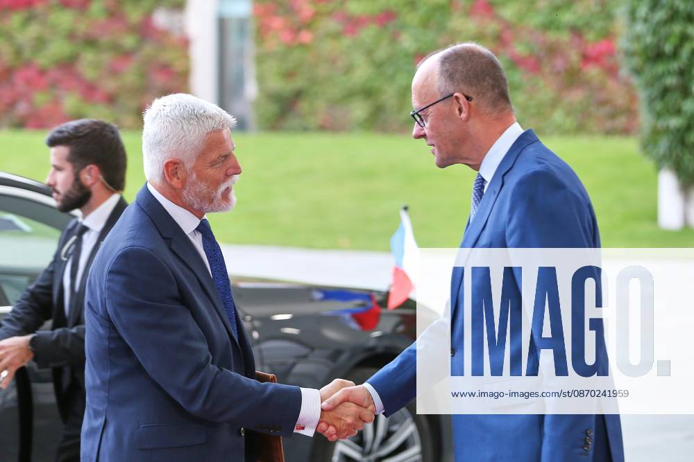 Berlin, Germany, October 21, 2026; Federal Chancellery: Reception for Czech President Petr Pavel and Federal Chancellor Friedrich Merz (CDU)