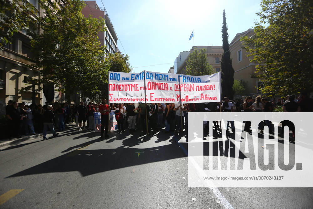 Students, school pupils, teachers and university professors take part in a large education protest. Thousands of demonstrators march through the city center, carrying banners and chanting slogans during the mass mobilization. Athens GREECE - ZUMAx103 20261021_zip_x103_012