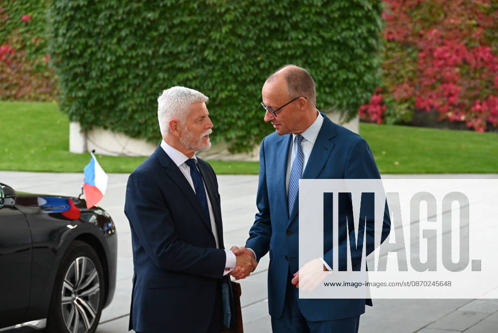From right German Chancellor Friedrich Merz received Czech President Petr Pavel in Berlin. They are discussing Czech-German relations, as well as foreign and security policy issues in Berlin, Germany, October 21, 2026. (CTKxPhoto JaromirxMrhal) CTKPhotoP2026102106687 CTKPhotoP2026102106687
