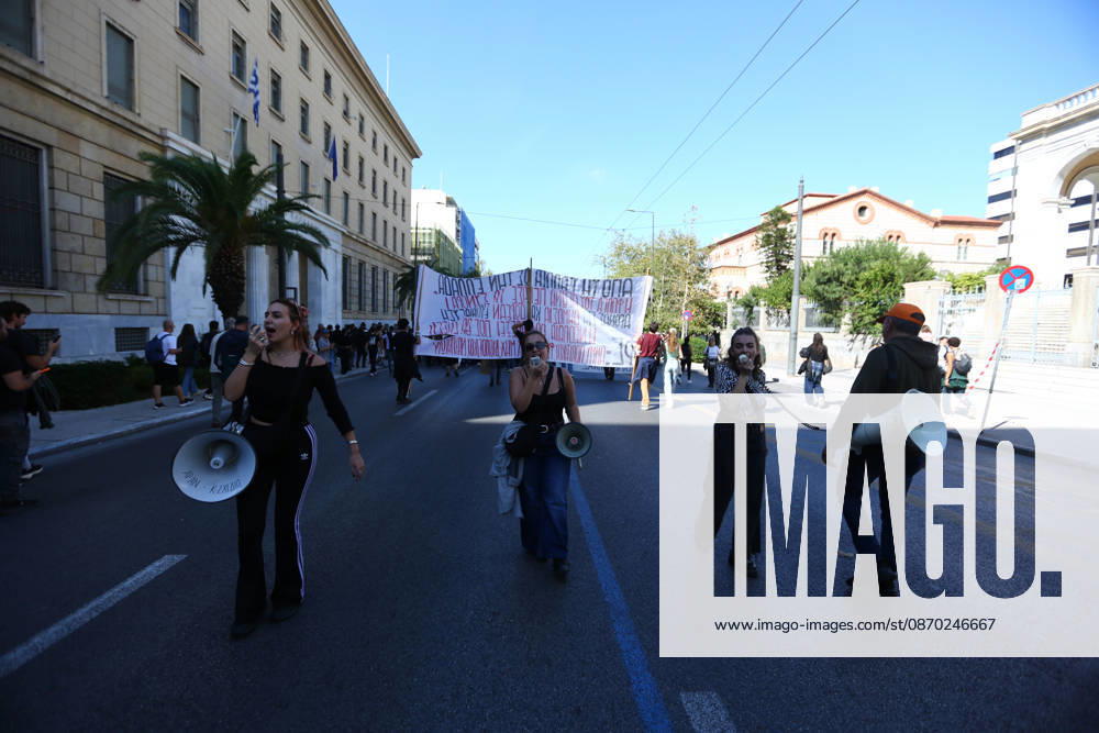 Students, school pupils, teachers and university professors take part in a large education protest. Thousands of demonstrators march through the city center, carrying banners and chanting slogans during the mass mobilization. Athens GREECE - ZUMAx103 20261021_zip_x103_026