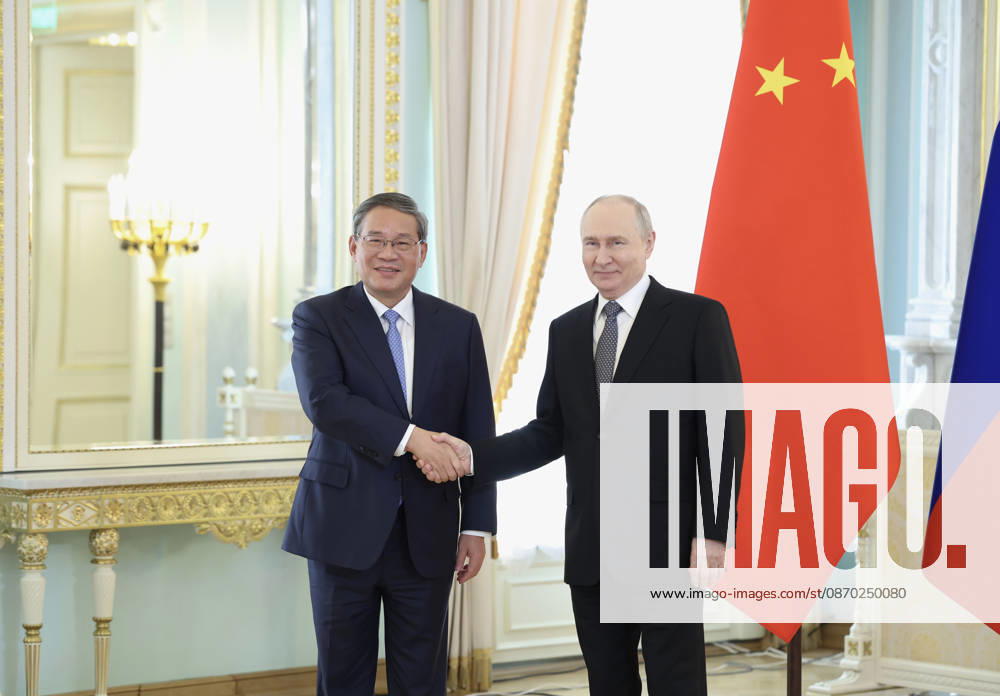 (261021) -- ST. PETERSBURG, Oct. 21, 2026 -- Chinese Premier Li Qiang meets with Russian President Vladimir Putin in St. Petersburg, Russia, Oct. 21, 2026. ) RUSSIA-ST. PETERSBURG-PUTIN-CHINA-LI QIANG-MEETING HuangxJingwen
