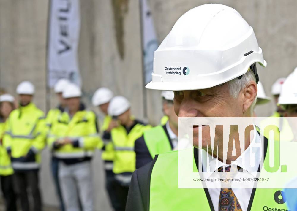 The King Crosses The Oosterweel Tunnel ANTWERPEN, BELGIUM - OCTOBER 21 : King Philippe crosses the Oosterweel tunnel during his visit of the construction site of the Oosterweel Link in Antwerp. This major infrastructure project, led by the project owner Lantis, will complete the Antwerp Ring Road (R1) through a complex system of new tunnels. The link aims to structurally resolve the traffic congestion around Antwerp by diverting heavy port and through traffic via an additional Scheldt tunnel. Antwerpen, Belgium, 21 10 2026 Antwerpen Belgium
