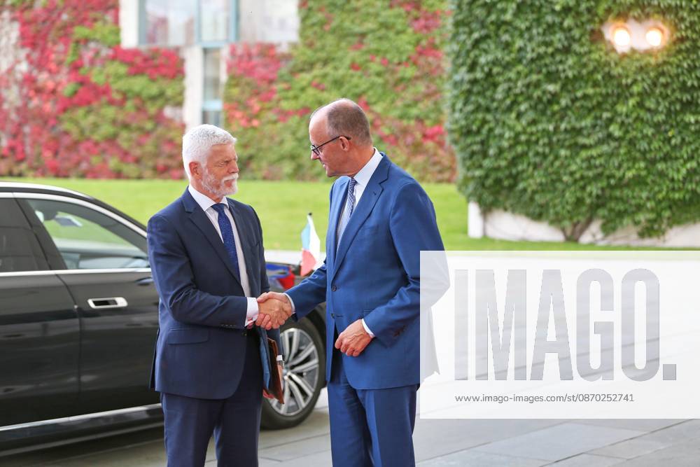 Berlin, Germany, October 21, 2026; Federal Chancellery: Reception for Czech President Petr Pavel and Federal Chancellor Friedrich Merz (CDU)