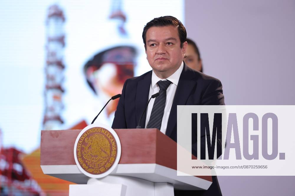 TO-45559- CIUDAD DE MEXICO,2026-10-21. Juan Carlos Carpio takes part in the morning press conference led by Mexican President Claudia Sheinbaum Pardo at the National Palace, where the situation of Petroleos Mexicanos Pemex, Mexicos state-owned oil company, is a main topic.. Clasos.com.mx - ZUMAcs4_ 20261021_faa_cs4_030