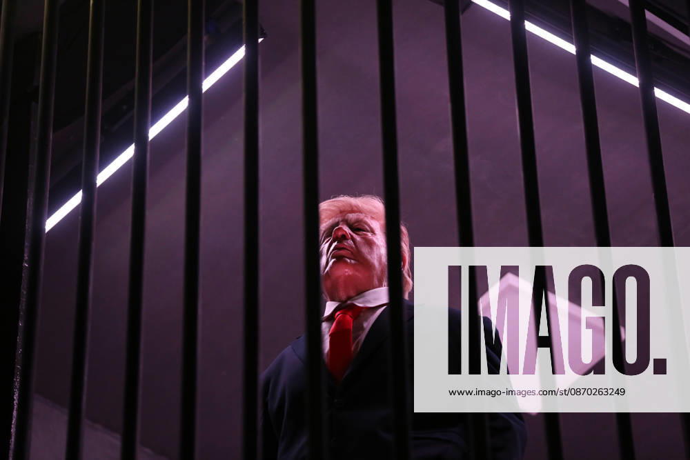 Actor impersonating Trump placed behind symbolic bars in Tehran TEHRAN, IRAN - OCTOBER 21: (RESTRICTIONS: No Access Israel Media Persian Language TV Stations Outside Iran Strictly No Access BBC Persian VOA Persian Manoto TV Iran International TV) An actor impersonating U.S. President Donald Trump stands behind symbolic prison bars set up inside an interactive billboard frame at Tajrish Square in Tehran, Iran. The installation drew significant attention from passersby and caused notable traffic congestion in the area as onlookers gathered to take photos. Fatemeh Bahrami Anadolu Tehran Iran. Editorial use only. Please get in touch for any other usage.
