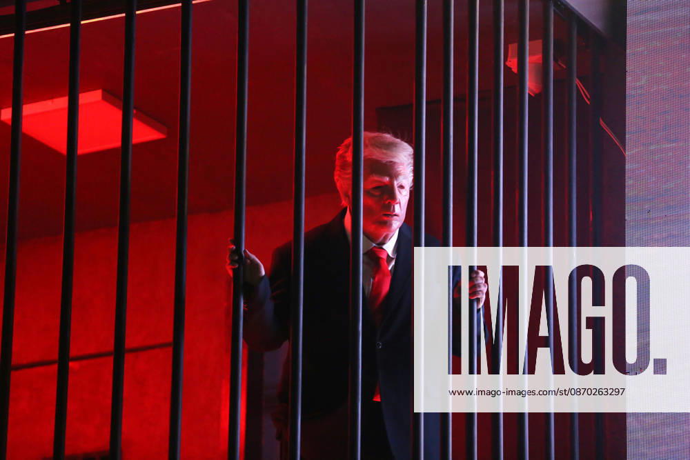 Actor impersonating Trump placed behind symbolic bars in Tehran TEHRAN, IRAN - OCTOBER 21: (RESTRICTIONS: No Access Israel Media Persian Language TV Stations Outside Iran Strictly No Access BBC Persian VOA Persian Manoto TV Iran International TV) An actor impersonating U.S. President Donald Trump stands behind symbolic prison bars set up inside an interactive billboard frame at Tajrish Square in Tehran, Iran. The installation drew significant attention from passersby and caused notable traffic congestion in the area as onlookers gathered to take photos. Fatemeh Bahrami Anadolu Tehran Iran. Editorial use only. Please get in touch for any other usage.