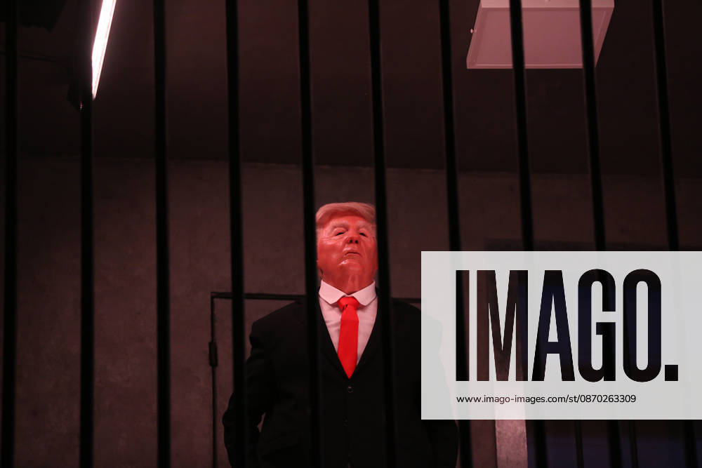 Actor impersonating Trump placed behind symbolic bars in Tehran TEHRAN, IRAN - OCTOBER 21: (RESTRICTIONS: No Access Israel Media Persian Language TV Stations Outside Iran Strictly No Access BBC Persian VOA Persian Manoto TV Iran International TV) An actor impersonating U.S. President Donald Trump stands behind symbolic prison bars set up inside an interactive billboard frame at Tajrish Square in Tehran, Iran. The installation drew significant attention from passersby and caused notable traffic congestion in the area as onlookers gathered to take photos. Fatemeh Bahrami Anadolu Tehran Iran. Editorial use only. Please get in touch for any other usage.