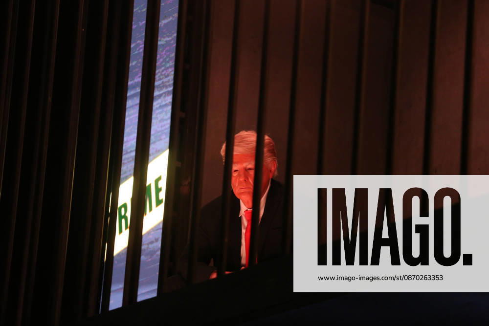 Actor impersonating Trump placed behind symbolic bars in Tehran TEHRAN, IRAN - OCTOBER 21: (RESTRICTIONS: No Access Israel Media Persian Language TV Stations Outside Iran Strictly No Access BBC Persian VOA Persian Manoto TV Iran International TV) An actor impersonating U.S. President Donald Trump stands behind symbolic prison bars set up inside an interactive billboard frame at Tajrish Square in Tehran, Iran. The installation drew significant attention from passersby and caused notable traffic congestion in the area as onlookers gathered to take photos. Fatemeh Bahrami Anadolu Tehran Iran. Editorial use only. Please get in touch for any other usage.