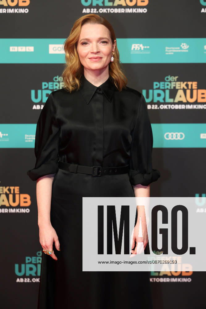 Karoline Herfurth at the premiere of *Der perfekte Urlaub* on October 21, 2026, in Cologne Karoline Herfurth during the premiere of *Der perfekte Urlaub* at Cinedom on October 21, 2026, in Cologne, Germany *Der perfekte Urlaub* film premiere in Cologne