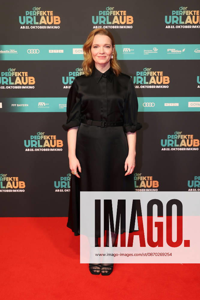 Karoline Herfurth at the premiere of *Der perfekte Urlaub* on October 21, 2026, in Cologne Karoline Herfurth during the premiere of *Der perfekte Urlaub* at Cinedom on October 21, 2026, in Cologne, Germany *Der perfekte Urlaub* film premiere in Cologne
