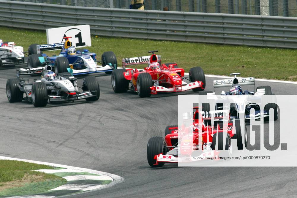 Start zum GP von Österreich 2003: Michael Schumacher (Deutschland Ferrari) führt das Fahrerfeld vor Juan Pablo Montoya (Kolumbien BMW-Williams) an Motorsport Grand Prix Herren Großer Preis von Österreich 2003, Formel 1 Weltmeisterschaft, F1, F, GP, WM, Vdig Gruppe A1-Ring Zeltweg-Spielberg