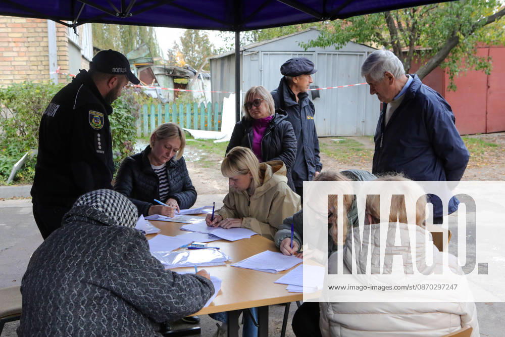Residents report damage caused by a Russian drone attack at a mobile point of the Bucha District Police Department, Petropavlivska Borshchahivka, Kyiv region, Ukraine, October 21, 2026. (Photo by Volodymyr Tarasov Ukrinform) Consequences of Russian drone attack in Kyiv region