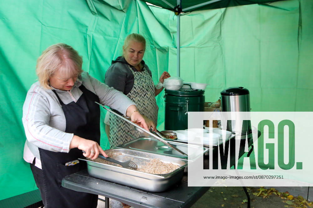 Two women offer meals to people affected by a Russian drone attack, Petropavlivska Borshchahivka, Kyiv region, Ukraine, October 21, 2026. (Photo by Volodymyr Tarasov Ukrinform) Consequences of Russian drone attack in Kyiv region