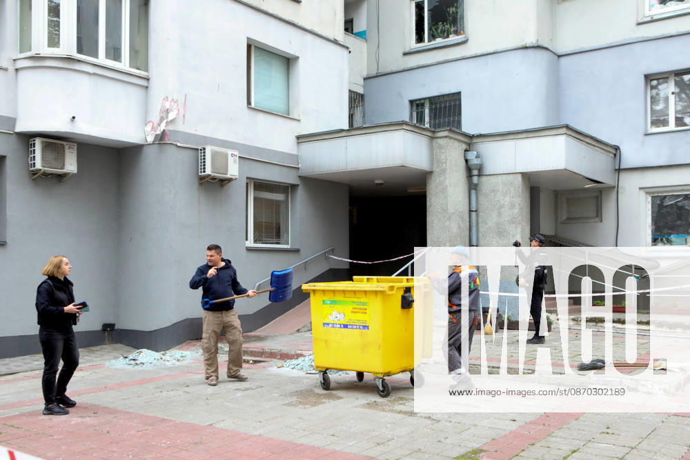 People remove debris and glass shards outside an apartment block in the Sviatoshynskyi district damaged by a Russian drone strike, Kyiv, Ukraine, October 21, 2026. The drone hit the building’s 20th floor, sparking a fire. Two people were killed in the attack. (Photo by Volodymyr Tarasov Ukrinform) Russian drone hits 24-storey apartment block in Kyiv