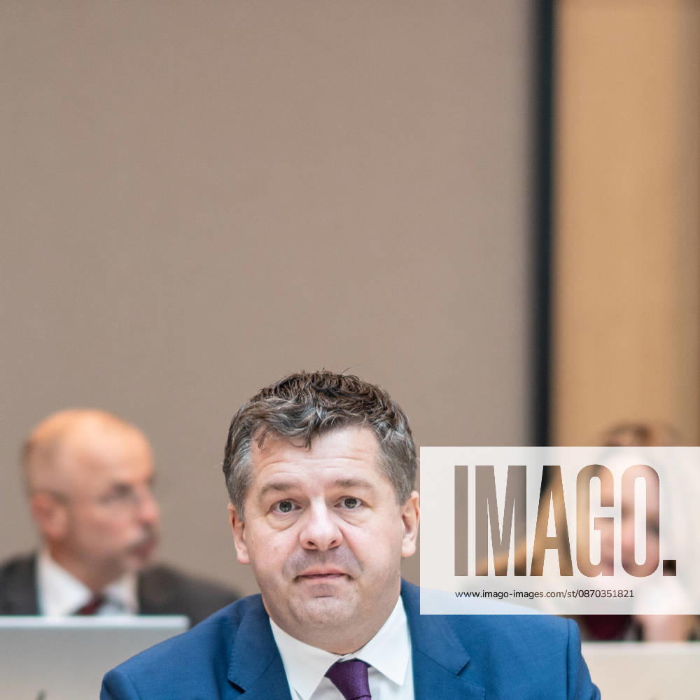 Kickoff: Start of the MPK Conference of State Leaders—Conference of State Premiers (MPK) in Berlin, Berlin, Germany, at the Bundesrat Building
