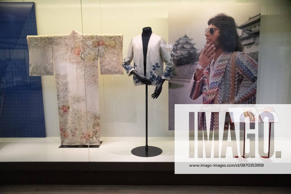 Freddie Mercury Splendid Things Trail Photocall at V&A Museum, London, UK - 22 October, 2026 A staff member views Jacket - about 1970 and Kimono 1950-1970 as worn by Freddie Mercury as part of the V&A s Freddie Mercury Splendid Things free trail which opens on Saturday 24 October 2026 at V&A Museum, London, England, UK on Thursday 22 October, 2026., Credit:Justin Ng Avalon UK, England, London, V&A Museum