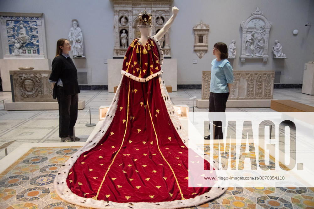 Freddie Mercury Splendid Things Trail Photocall at V&A Museum, London, UK - 22 October, 2026 A staff member views Cloak and Crown Ensemble worn on the Magic tour, 1986 as worn by Freddie Mercury as part of the V&A s Freddie Mercury Splendid Things free trail which opens on Saturday 24 October 2026 at V&A Museum, London, England, UK on Thursday 22 October, 2026., Credit:Justin Ng Avalon UK, England, London, V&A Museum