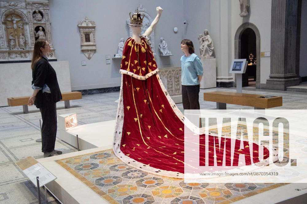 Freddie Mercury Splendid Things Trail Photocall at V&A Museum, London, UK - 22 October, 2026 A staff member views Cloak and Crown Ensemble worn on the Magic tour, 1986 as worn by Freddie Mercury as part of the V&A s Freddie Mercury Splendid Things free trail which opens on Saturday 24 October 2026 at V&A Museum, London, England, UK on Thursday 22 October, 2026., Credit:Justin Ng Avalon UK, England, London, V&A Museum