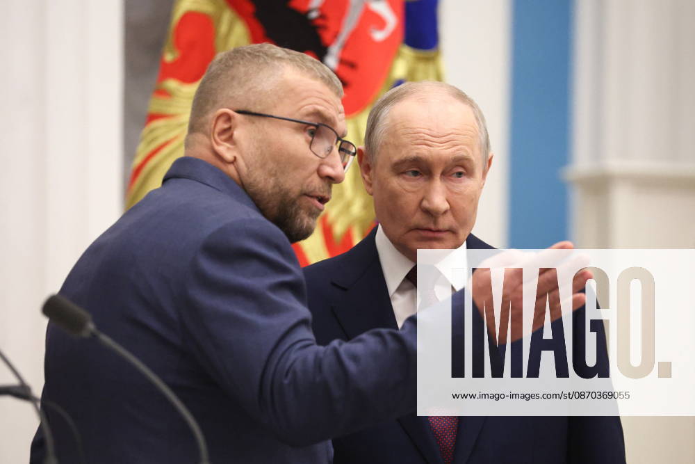 RUSSIA, MOSCOW - OCTOBER 22, 2026: Russia s President Vladimir Putin (R) and the Federal Customs Service of Russia to the agency s head Valery Pikalev during a ceremony at the Kremlin in which Pikalev was presented the agency s banner. Approved by a presidential decree in 2019, the banner has not yet been presented to the agency s top official. Pelageya Tikhonova POOL TASS 99764165