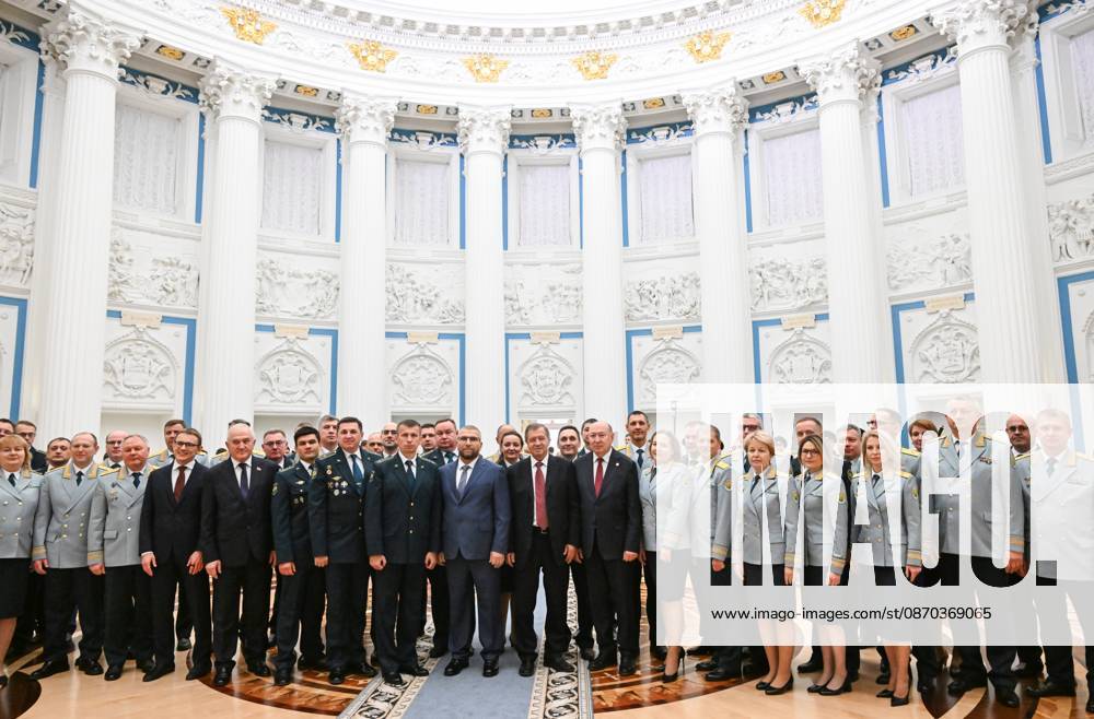 Russia Putin Federal Customs Service 9270473 22.10.2026 Federal Customs Service head Valery Pikalev, centre, and the agencys staff members pose for a photo after a ceremony to present the agency with its banner at the Kremlin in Moscow, Russia. Pelagiya Tikhonova Sputnik Moscow Russia