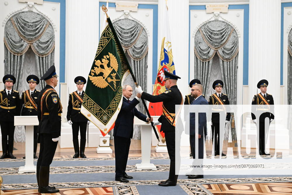 RUSSIA, MOSCOW - OCTOBER 22, 2026: Russia s President Vladimir Putin (2nd L front) presents the banner of the Federal Customs Service of Russia to the agency s head Valery Pikalev (R front) during a ceremony at the Kremlin. Approved by a presidential decree in 2019, the banner has not yet been presented to the agency s top official Moscow Russia - ZUMAt113 20261022_zaa_t113_349