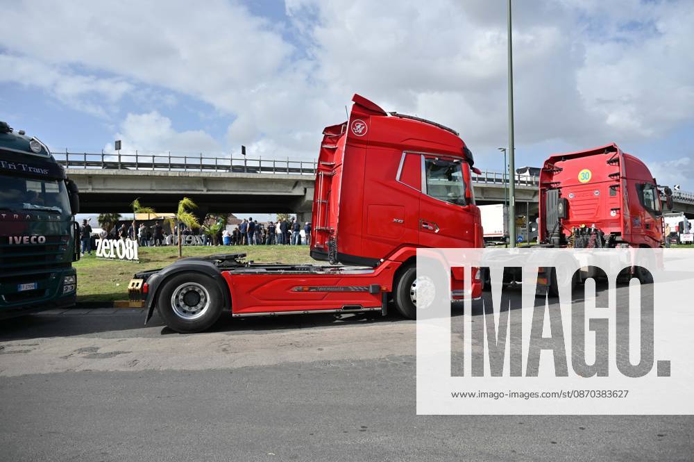 IPP Photo by Felice De Martino, Naples, October 22, 2026: Truck drivers block roads and stage a protest, causing traffic disruptions. The protest originated from truck drivers’ grievances over the cost of gasoline and diesel. Italy Photo Press World Copyright