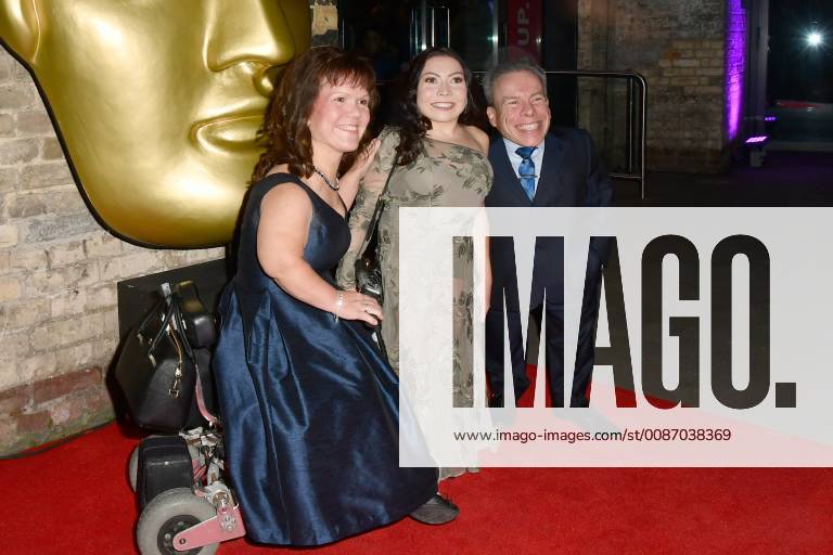 Samantha Davis, Annabelle Davis and Warwick Davis attend the BAFTA Childrens Awards 2018 at The Roundhouse in London. NOVEMBER 25th 2018 SLIx184379