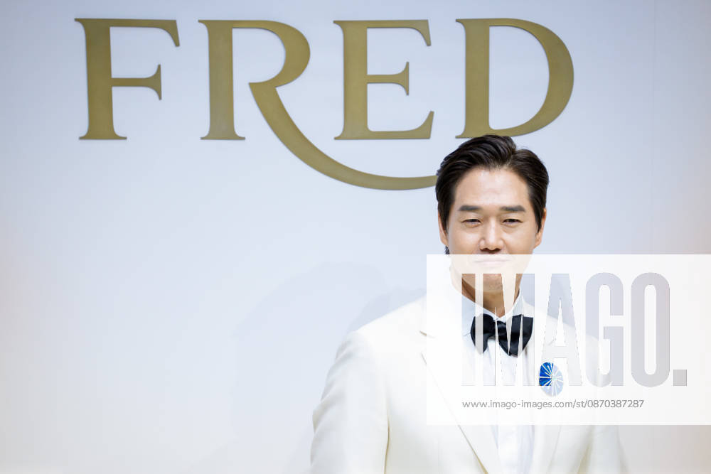 Monsieur FRED Golden Light photocall SEOUL, SOUTH KOREA, OCTOBER 22: South Korean actor Yoo Ji-tae poses during a photocall for FRED s Monsieur FRED Golden Light high jewelry collection celebrating the brand s 90th anniversary at Seoul Auction Gangnam Center in Seoul, South Korea on October 22, 2026. Seoul Seoul Auction Gangnam Center South Korea 8294_288051