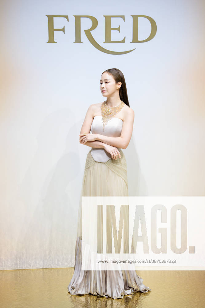 Monsieur FRED Golden Light photocall SEOUL, SOUTH KOREA, OCTOBER 22: South Korean actress Kim Tae-hee poses during a photocall for FRED s Monsieur FRED Golden Light high jewelry collection celebrating the brand s 90th anniversary at Seoul Auction Gangnam Center in Seoul, South Korea on October 22, 2026. Seoul Seoul Auction Gangnam Center South Korea 8294_288056