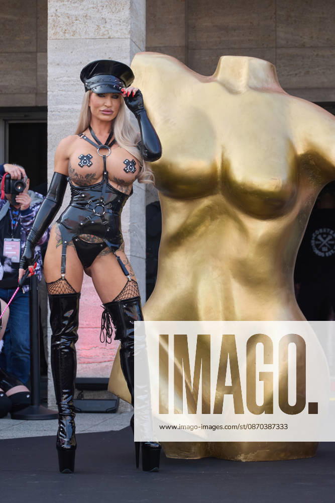 Calea Toxic: Opening of the 29th VENUS Adult Entertainment Fair at Messe Berlin on October 22, 2026 29 VENUS