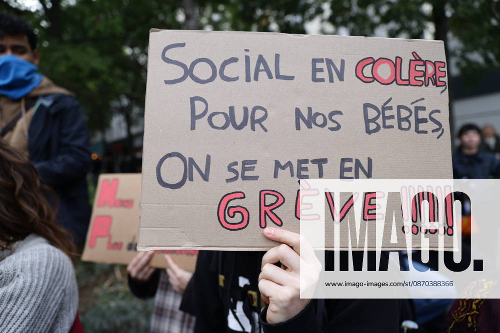 Students gather outside Pitie-Salpetriere hospital in Paris PARIS, FRANCE - OCTOBER 22: Students and protesters gather outside the Pitie-Salpetriere hospital in Paris, France, on October 22, 2026, during a demonstration called by student and high school organisations amid ongoing social and political tensions in France. The demonstration had been banned by the Paris police prefecture. Ibrahim Ezzat Anadolu Paris France. Editorial use only. Please get in touch for any other usage.