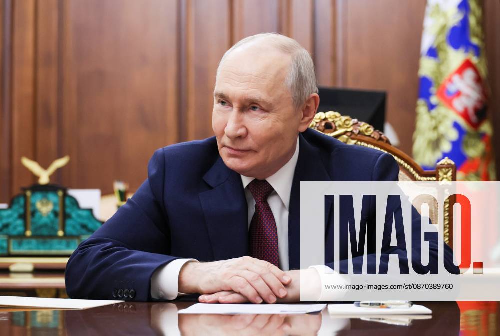Russia Putin 9270654 22.10.2026 Russian President Vladimir Putin meets with Vladivostok Mayor Konstantin Shestakov at the Kremlin in Moscow, Russia. Mikhail Metzel Sputnik Moscow Russia