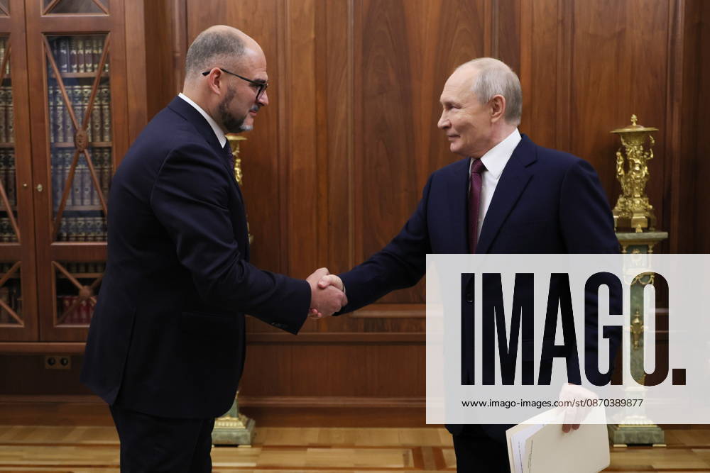 RUSSIA, MOSCOW - OCTOBER 22, 2026: Russia s President Vladimir Putin (R) and Vladivostok Mayor Konstantin Shestakov shake hands during a meeting at the Moscow Kremlin Moscow Russia - ZUMAt113 20261022_zaa_t113_573