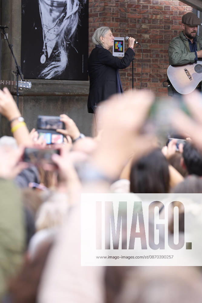 Patti Smith attended a tribute in her honour where more than 3,000 people sang along to People Have the Power at Fabrica de Armas de La Vega on October 22, 2026 in Oviedo, Spain Oviedo Spain - ZUMAg15_ 20261022_zaf_g15_037