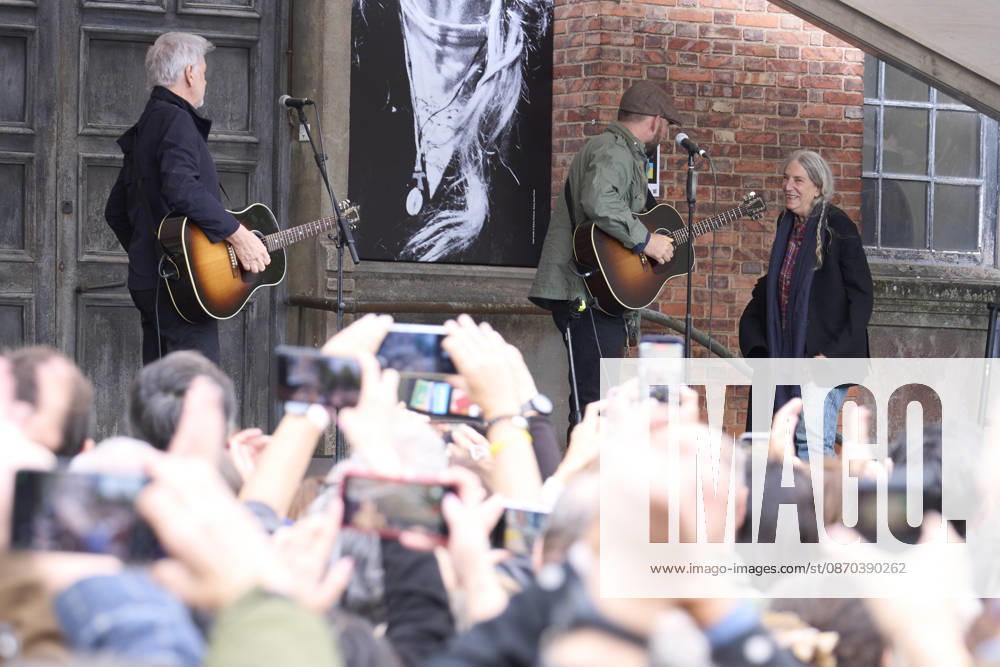 Patti Smith attended a tribute in her honour where more than 3,000 people sang along to People Have the Power at Fabrica de Armas de La Vega on October 22, 2026 in Oviedo, Spain Oviedo Spain - ZUMAg15_ 20261022_zaf_g15_039
