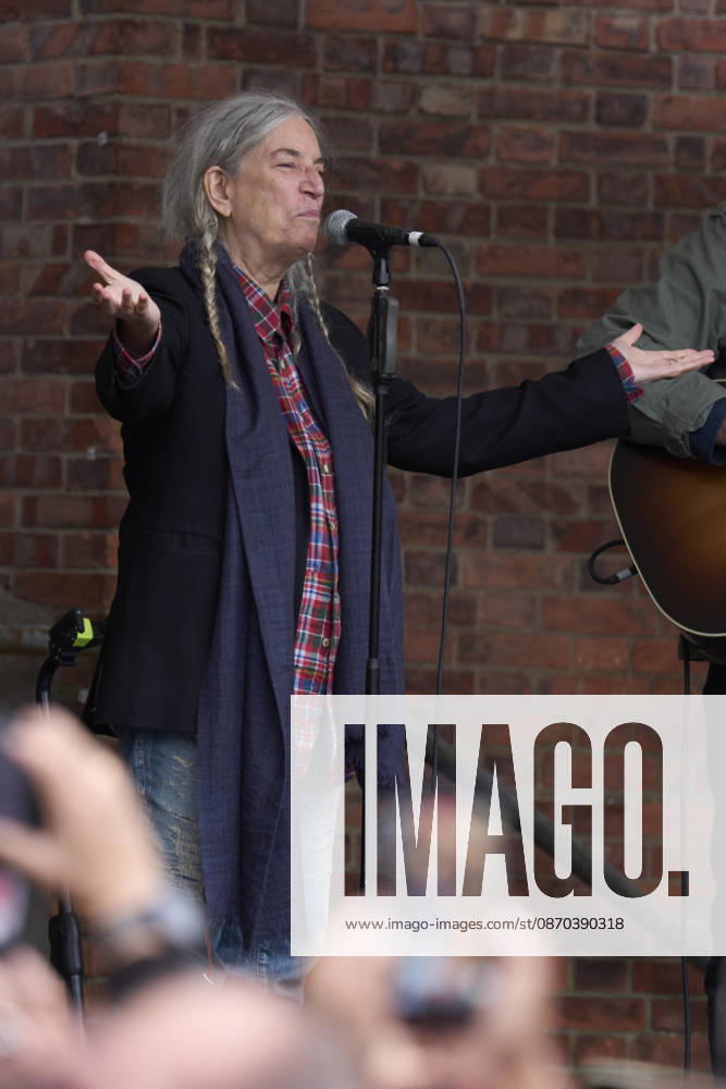 Patti Smith attended a tribute in her honour where more than 3,000 people sang along to People Have the Power at Fabrica de Armas de La Vega on October 22, 2026 in Oviedo, Spain Oviedo Spain - ZUMAg15_ 20261022_zaf_g15_043