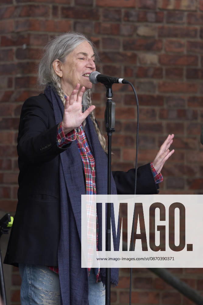 Patti Smith attended a tribute in her honour where more than 3,000 people sang along to People Have the Power at Fabrica de Armas de La Vega on October 22, 2026 in Oviedo, Spain Oviedo Spain - ZUMAg15_ 20261022_zaf_g15_055