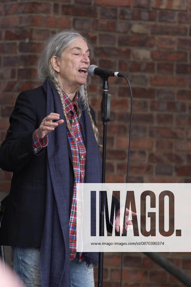 Patti Smith attended a tribute in her honour where more than 3,000 people sang along to People Have the Power at Fabrica de Armas de La Vega on October 22, 2026 in Oviedo, Spain Oviedo Spain - ZUMAg15_ 20261022_zaf_g15_056