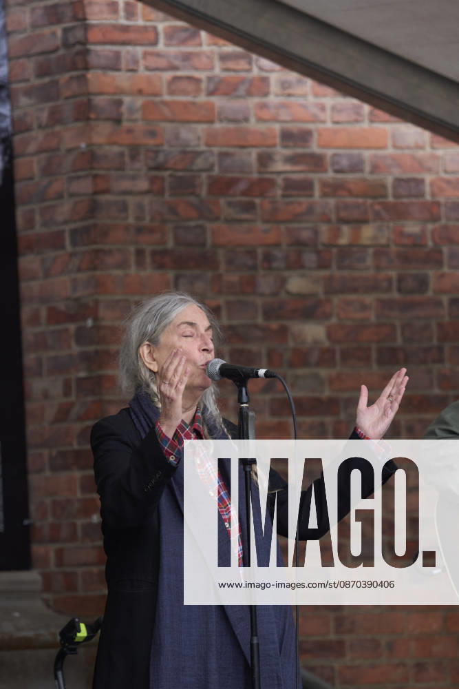Patti Smith attended a tribute in her honour where more than 3,000 people sang along to People Have the Power at Fabrica de Armas de La Vega on October 22, 2026 in Oviedo, Spain Oviedo Spain - ZUMAg15_ 20261022_zaf_g15_066