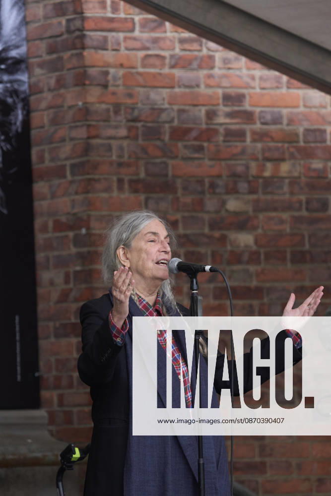 Patti Smith attended a tribute in her honour where more than 3,000 people sang along to People Have the Power at Fabrica de Armas de La Vega on October 22, 2026 in Oviedo, Spain Oviedo Spain - ZUMAg15_ 20261022_zaf_g15_067