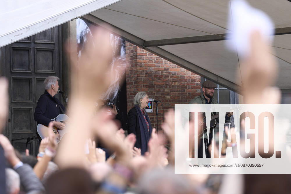 Patti Smith attended a tribute in her honour where more than 3,000 people sang along to People Have the Power at Fabrica de Armas de La Vega on October 22, 2026 in Oviedo, Spain Oviedo Spain - ZUMAg15_ 20261022_zaf_g15_075
