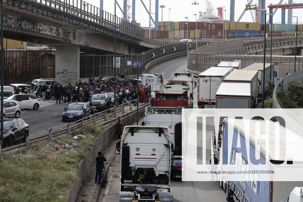 Truck Drivers Strike - Naples Truck drivers and supporters block one lane of Via Nuova Marina in Naples, Italy on October 22, 2026, during a strike against rising fuel costs that has disrupted port access at the Bausan entrance. Photo by Napolipress IPA ABACAPRESS.COM Naples Italy