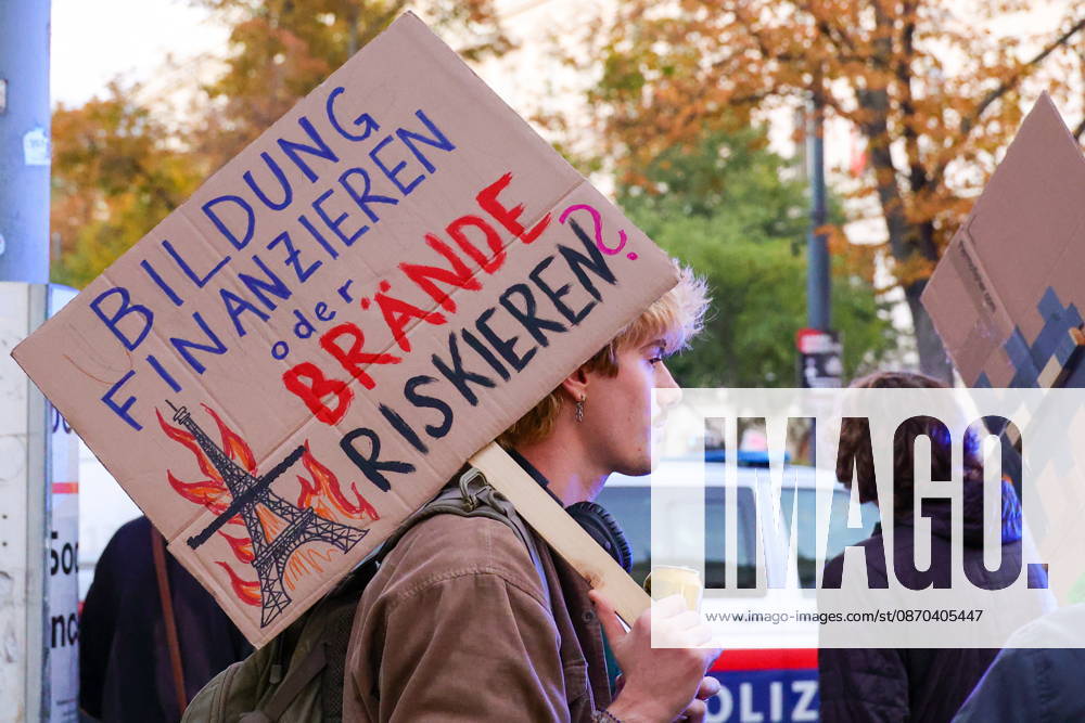 AUSTRIA, VIENNA - OCTOBER 22, 2026: A man holds a sign during a protest against the underfunding of public universities in Austria. Arne Svenson TASS 99775407