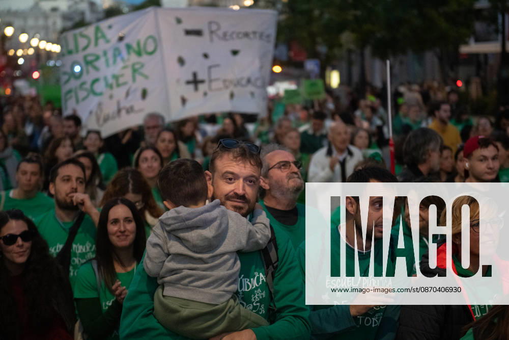 Demonstration in Support of the Education Strike in Madrid Hundreds of people carrying signs during a demonstration in support of the education strike on October 22, 2026, in Madrid, Spain. The indefinite education strike in Madrid continues and enters the second half of October 2026, marked by a strong mobilization of public school teachers and the Ayuso government’s outright refusal to sit down and negotiate. OCTOBER 22, 2026 MAREA VERDE Fernando Sá Madrid, Spain