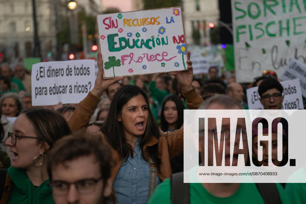Demonstration in Support of the Education Strike in Madrid Hundreds of people carrying signs during a demonstration in support of the education strike on October 22, 2026, in Madrid, Spain. The indefinite education strike in Madrid continues and enters the second half of October 2026, marked by a strong mobilization of public school teachers and the Ayuso government’s outright refusal to sit down and negotiate. OCTOBER 22, 2026 MAREA VERDE Fernando Sá Madrid, Spain