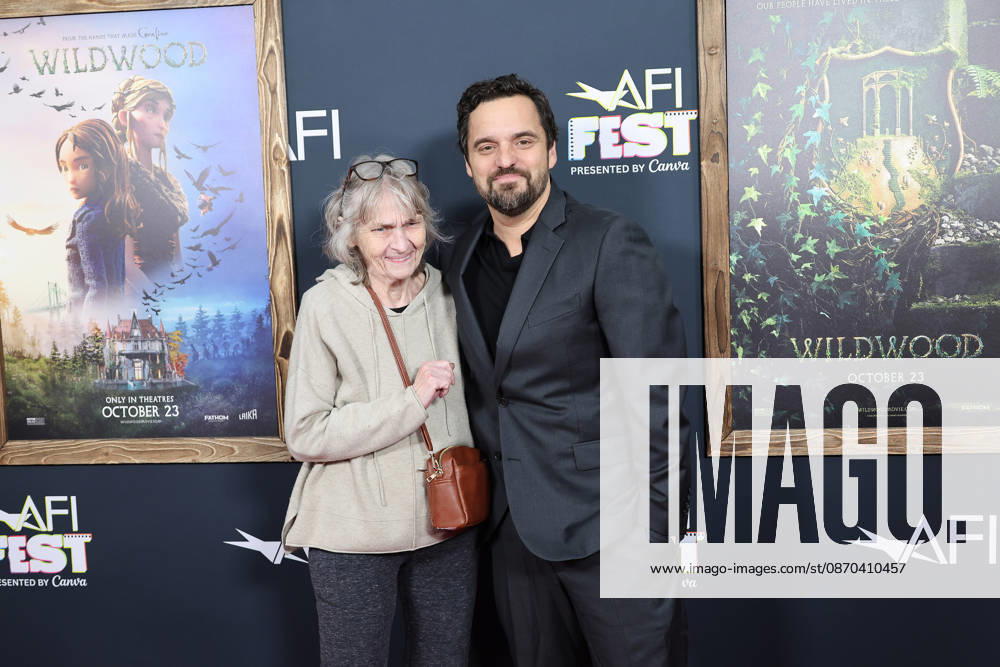 Eve Johnson, Jake Johnson at the 2026 AFI Fest opening night gala US premiere of Wildwood at the TCL Chinese Theatre IMAX Los Angeles USA - ZUMAg107 20261022_zep_g107_075